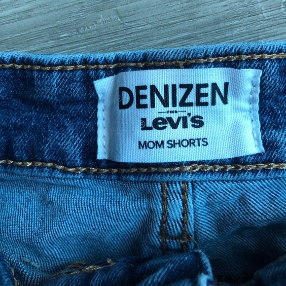 Denizen Levi’s size 7 or 28 denim shorts mom jeans style - Picture 2 of 5